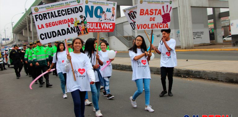 PNP junto a la comunidad de SJL en la caminata «Yo amo a la mujer»