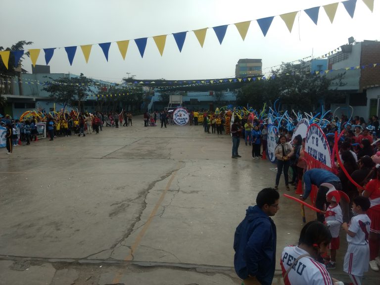 Olimpiadas deportivas en colegio Miguel Grau  Seminario nivel primaria