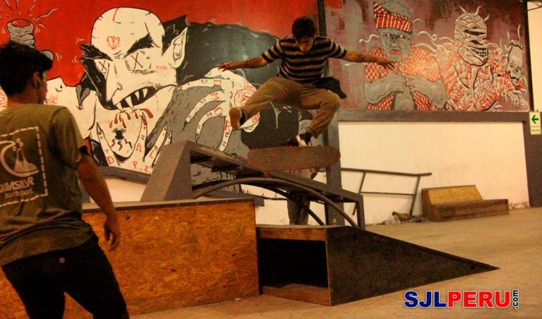 Skateboarding en Almacén Gzuck, Mangomarca, SJL.