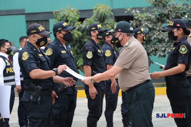 reconocimiento como Policía del Mes, a 11 efectivos PNP de las diferentes comisarías de la Divpol Este 1.